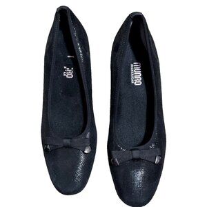 Munro Wedge Randa Black Suede Crosshatch with Bow Size 8.5 Medium